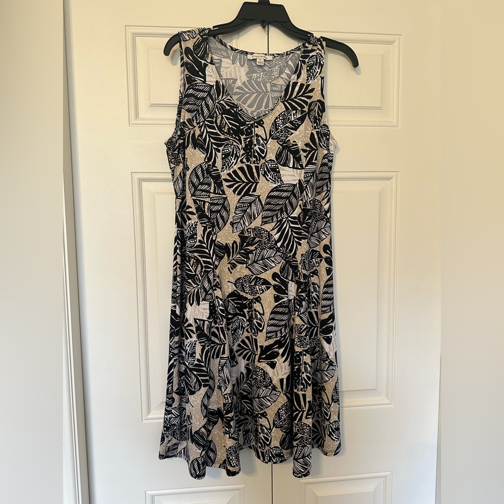 NWOT Summer v neck sleeveless dress, size Med